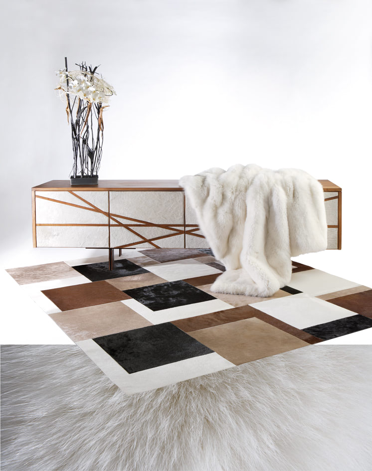 NORKI, peaux et fourrure de décoration, tapis, meuble buffet chêne avec incrustation fourrure, plaid blanc