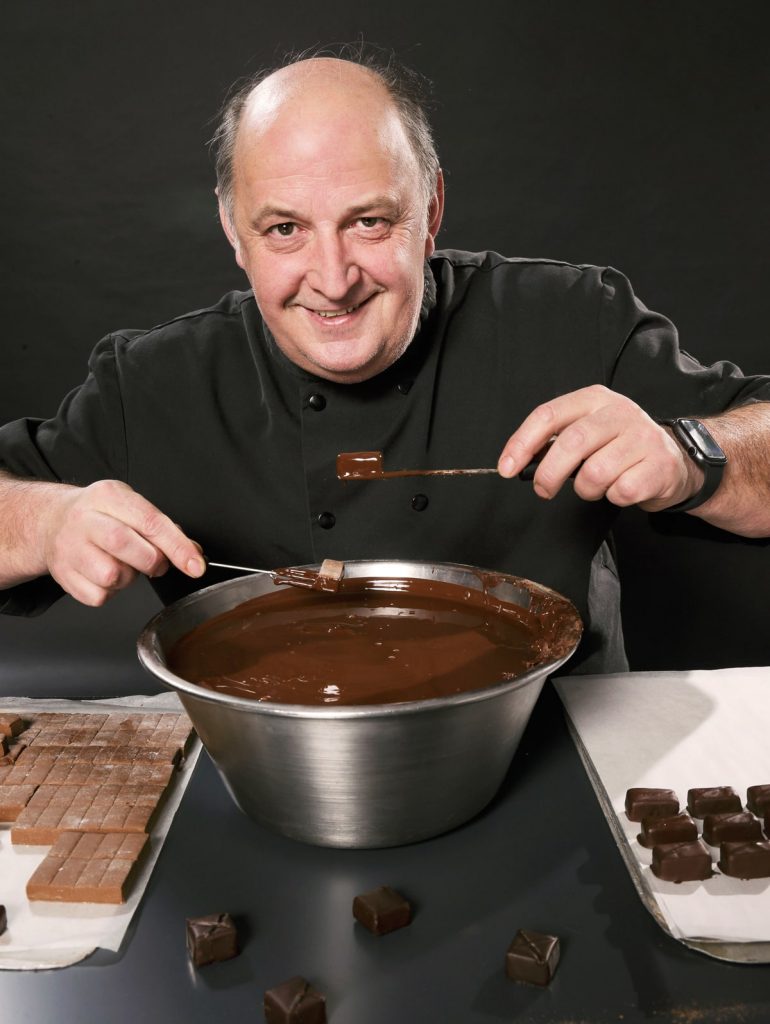 Chocolaterie Hervé JOURDAN, portrait en studio, fabrication, trempage