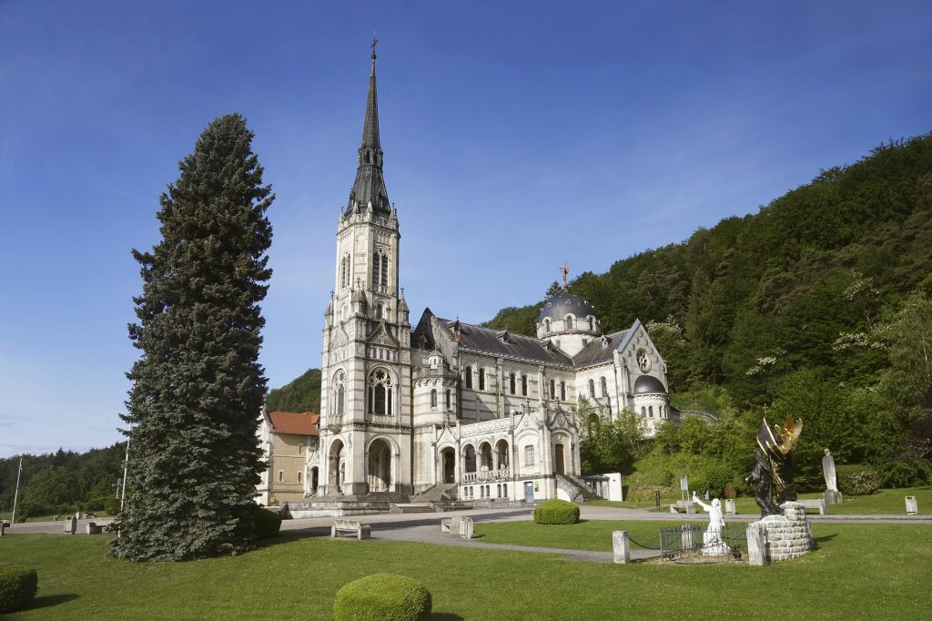 Vaucouleurs, basilique et buste de Jehanne d'Arc