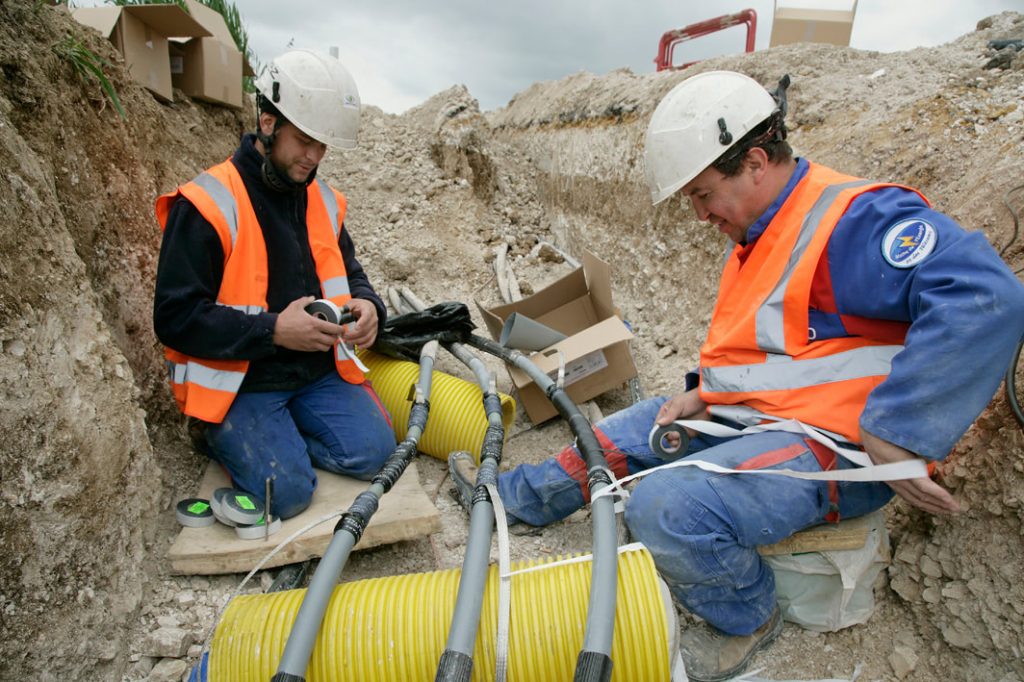 Chantier cables électriques fosse cofely