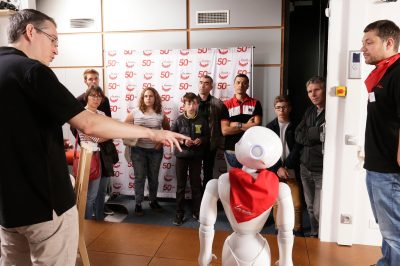 INRIA 50 ans, portes ouvertes avec démonstration d'un robot dans environnement de maison
