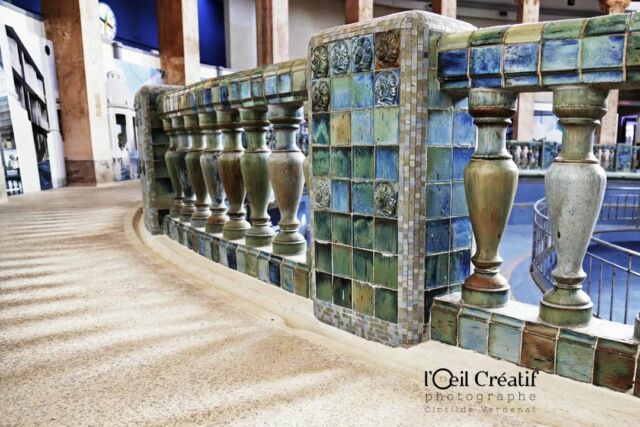 Camaïeu de bleus et verts pour une plongée tout en rondeur ☺️
#gresceramic #carreauxdeco #utilitarianarchitecture #photoarchi #artnouveau_europe #balustradedesign #bleuvert #piliers #swimmingpooldesigns #artnouveauinspired #interiorarchitecure 
#ArchiNancy #ceramicarchitecture #savoirfaireartisanal #interieurstyle #thermale