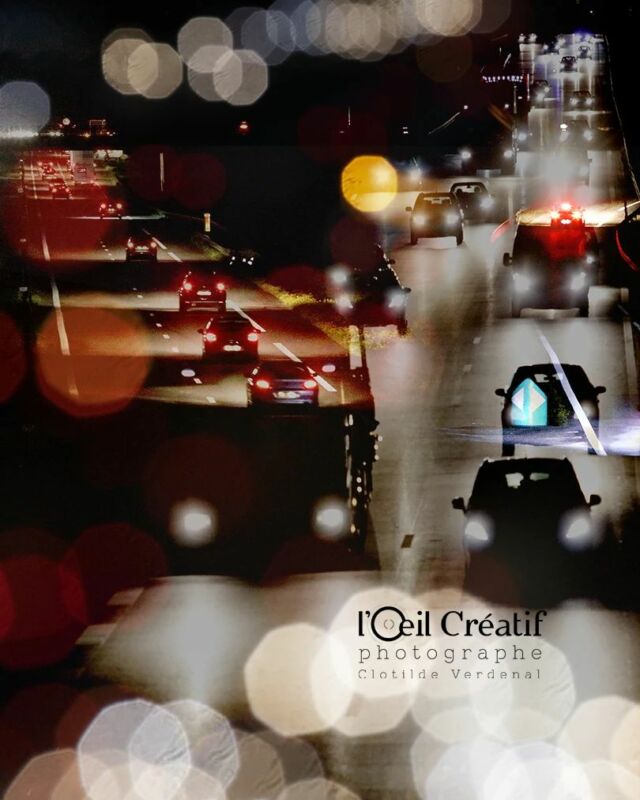 Éclairage du trafic du trajet quotidien
#autoroutes #ontheroadphotography #nightlightphotography #projectphoto #lightcars #travelnight #frenchtravels #travelroute #igerslight #circulations
#routiers