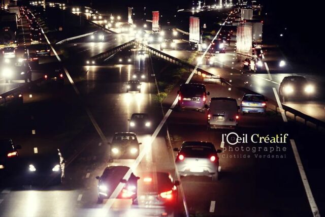 Tracer sa route... en voiture !
#traficlight #artphotoproject #nightlightphotography #frenchroad #embouteillages #carheadlight #artistephotographe #womanphotoart #illustrationphotography 
#queueleuleu