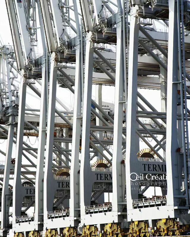 grues porte conteneurs au port 200
Bl
#maritimetransport #maritimeuniverse #maritimeworkers #porteconteneurs #fretmaritime #gruesportuaires #conteneur #port2000 #lehavreport #cargotrailers #utilitarianarchitecture #photoarchitectures
